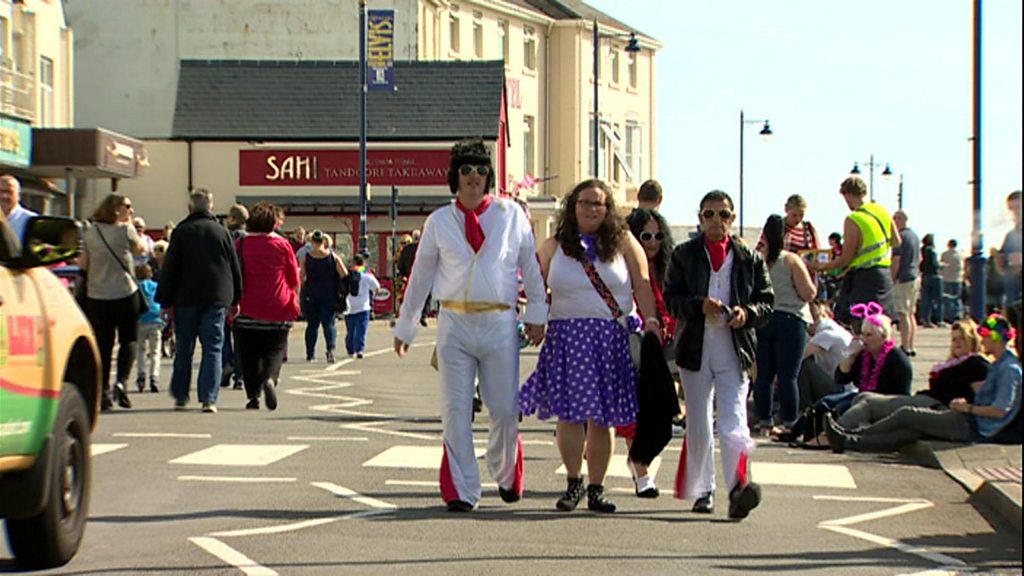 Porthcawl Elvis festival attracts 35,000 fans BBC News