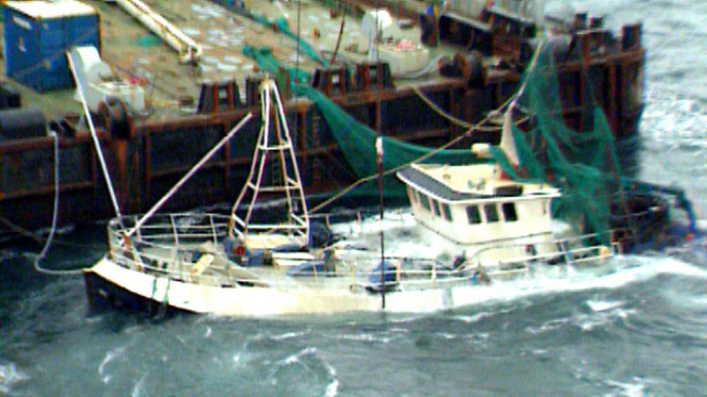 Rescuers thanked after Peterhead fishing boat sank off Shetland - BBC News