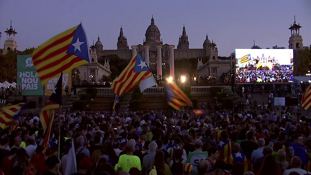 Catalonia Referendum Thousands Turn Out For Closing Rally BBC News   P05hmpw7 