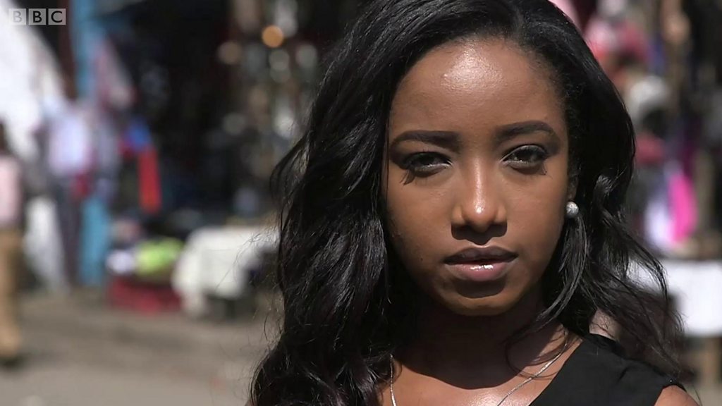 Kenya "un inconnu a touché mon sein dans un bus" BBC News Afrique