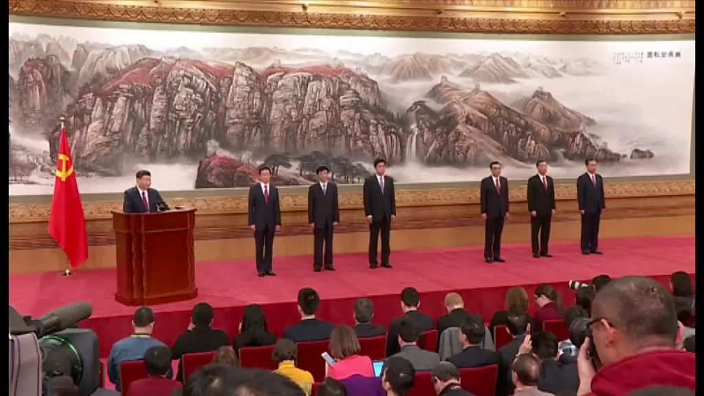 中国の新指導部 今までと様子が少し違う - BBCニュース