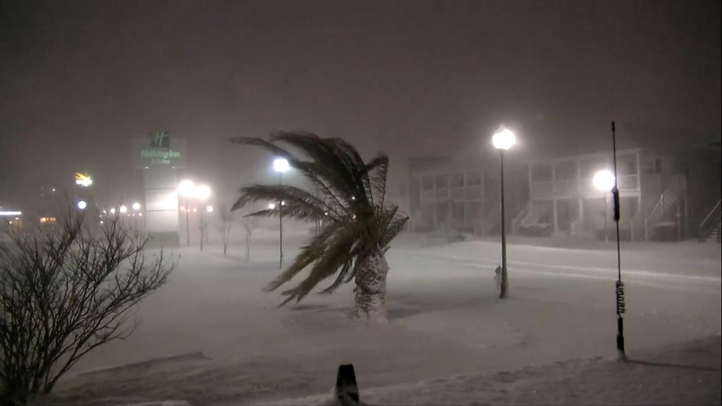 Qué es la "bomba meteorológica", la tormenta invernal que azota con  violencia la costa este de Estados Unidos - BBC News Mundo