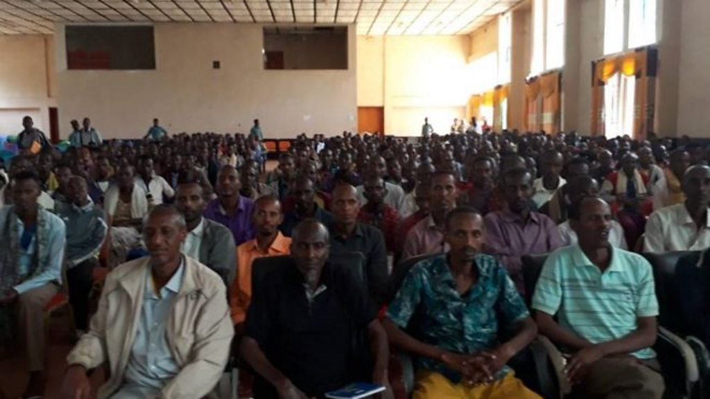 Pastki külotli it uslubidagi fotosurat