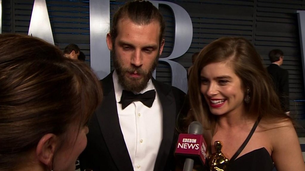 Oscars 2018 ExHollyoaks star uses sign language in acceptance speech