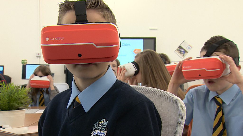 East Renfrewshire gives all its schools VR headsets - BBC News