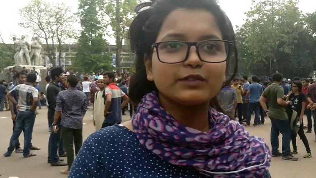 Ayollar mushuklariga turli xil narsalarni yopishtiradilar