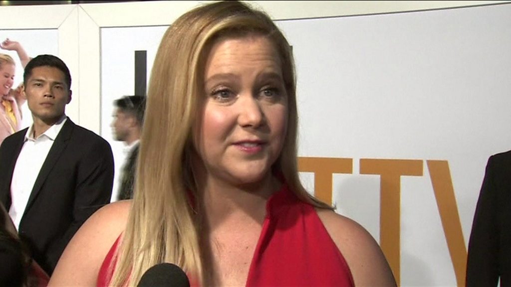 Amy Schumer: Actress hits back at comments about her face - BBC News