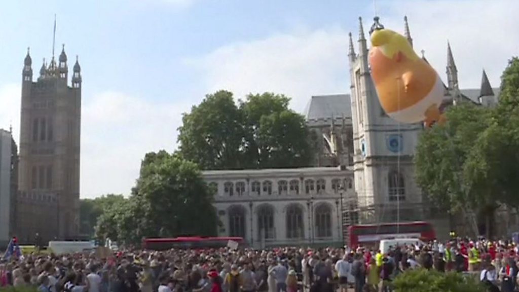 トランプ赤ちゃん ロンドンにふわり 訪英に抗議 cニュース