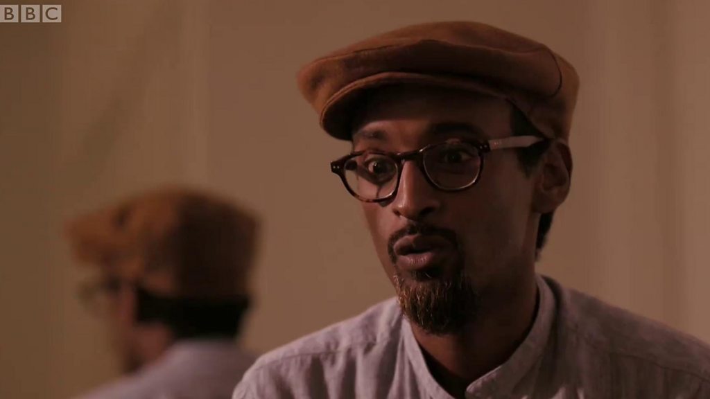 Қысқа шорт киген сексуалды балапандар жыныстық қатынасқа түсуде