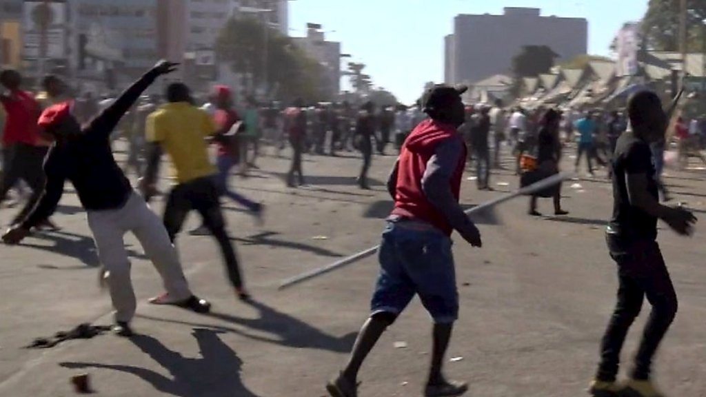 Deadly poll violence in Zimbabwe capital