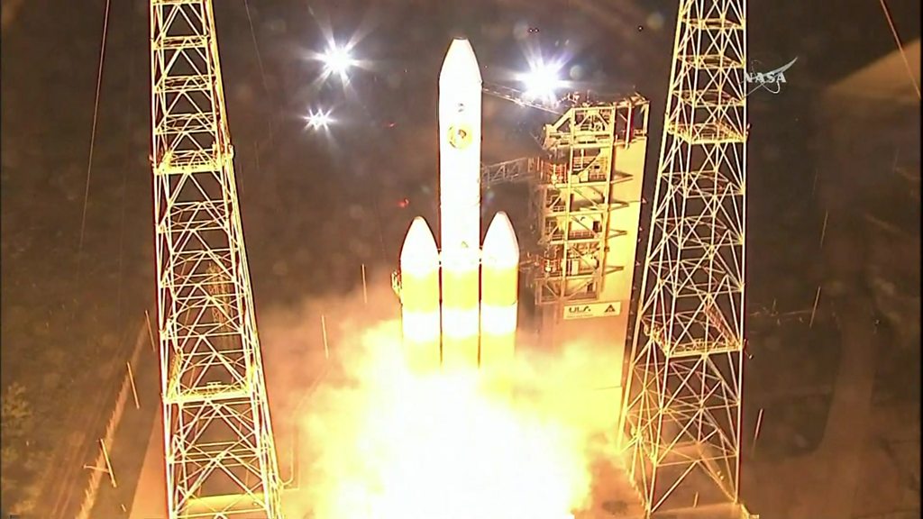 Nasa gets lift-off in Sun mission
