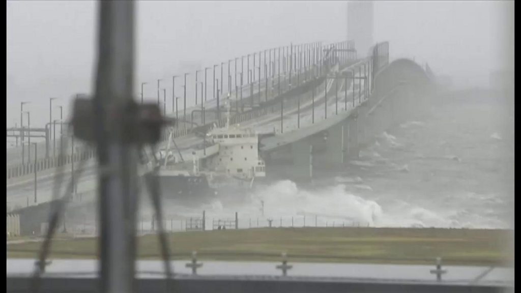 25年ぶりの強い台風21号、西日本で多数死傷　強風に高潮