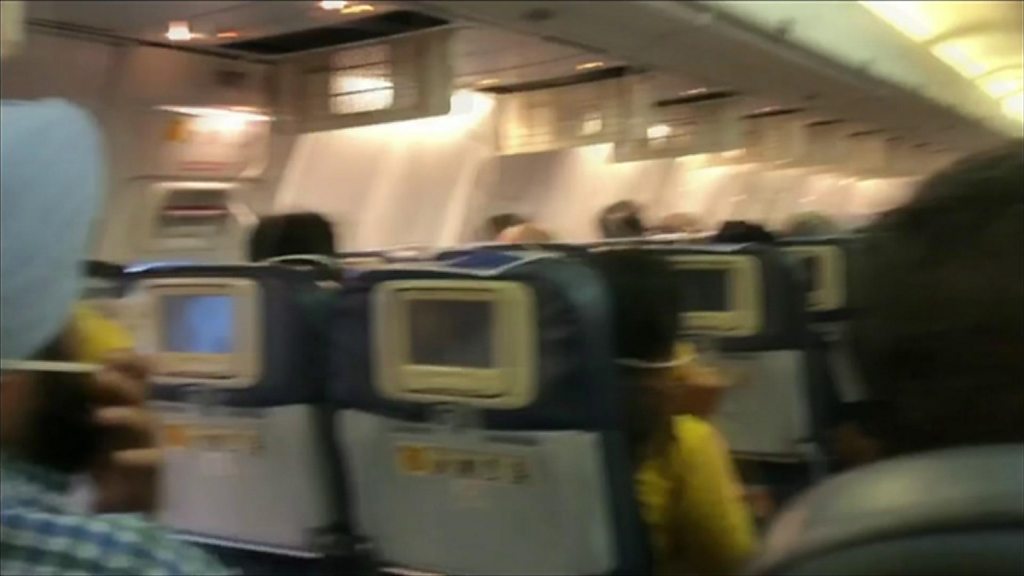 Passengers hurt after India pilot 'blunder'