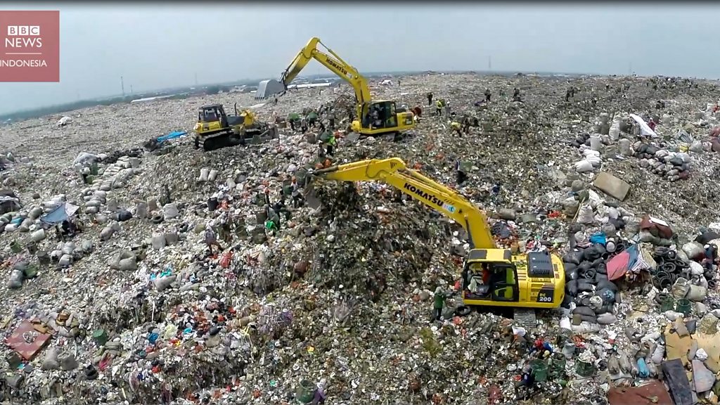  Gunungan sampah  Mereka yang tetap tersenyum di tengah 