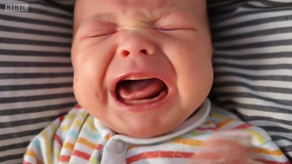 赤ちゃんを泣き止ませる方法に新研究 秒速2 5センチで cニュース