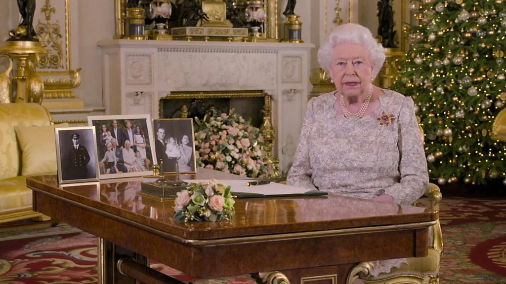 Christmas Day TV: Queen's message tops viewing - BBC News