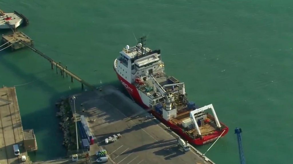 Search team recover body from Sala plane