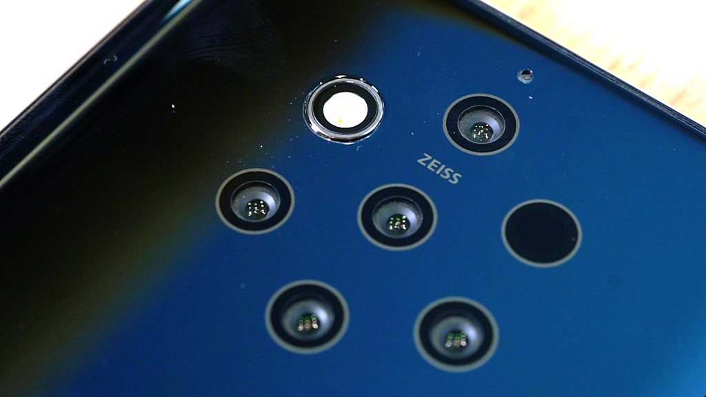 Nokia 9 Pureview Uses Five Cameras To Take A Photo Bbc News