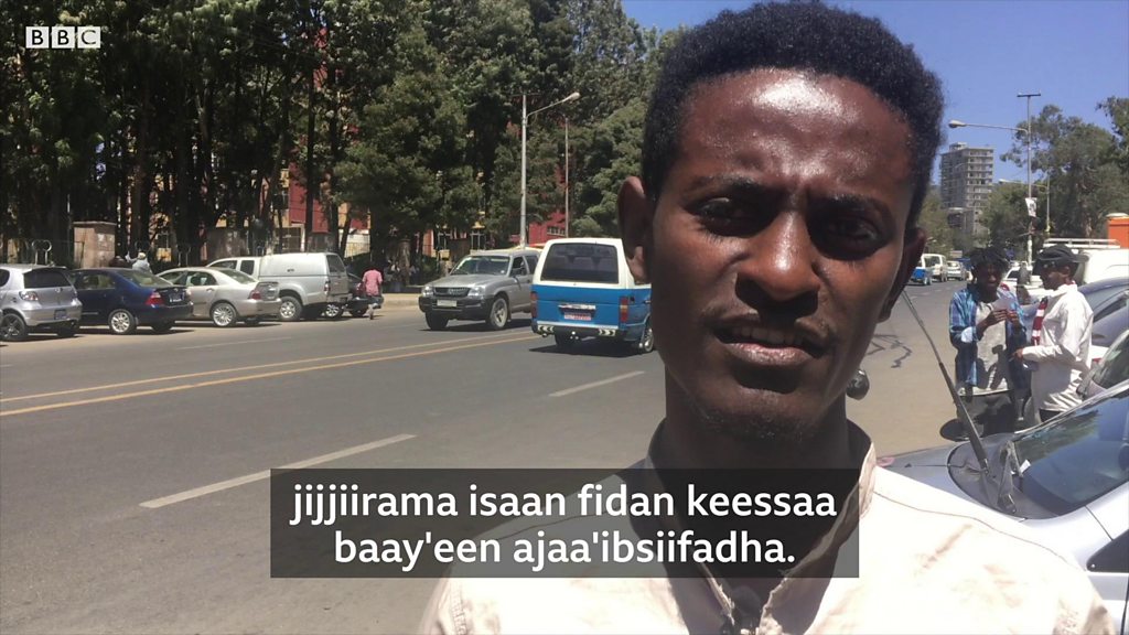 Porno, ular sikishadi, fart qilishadi, chayqalishlar yon tomonlarga uchib ketishadi, tomosha qilisha