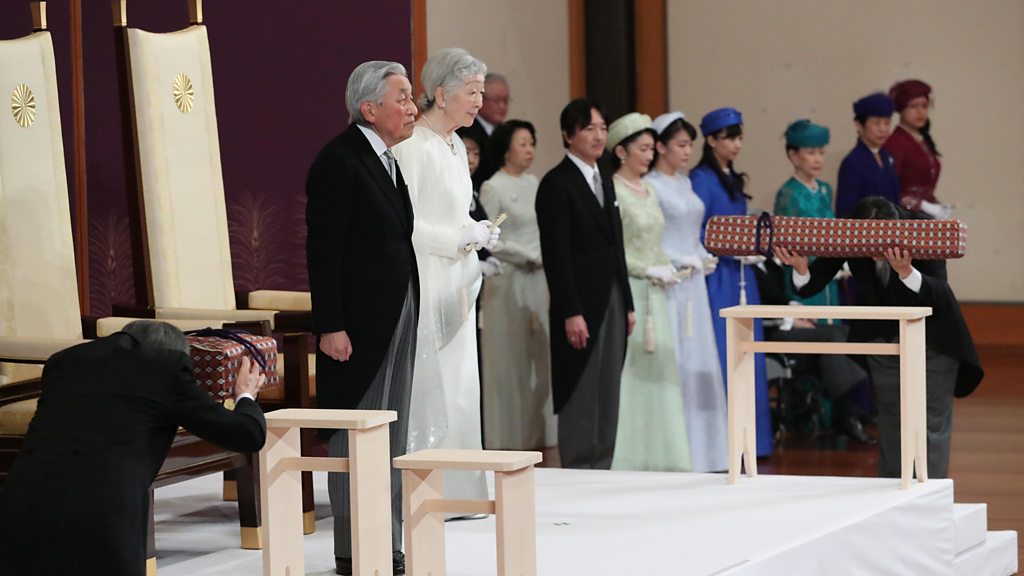 Japan's Emperor Akihito abdicates thumbnail