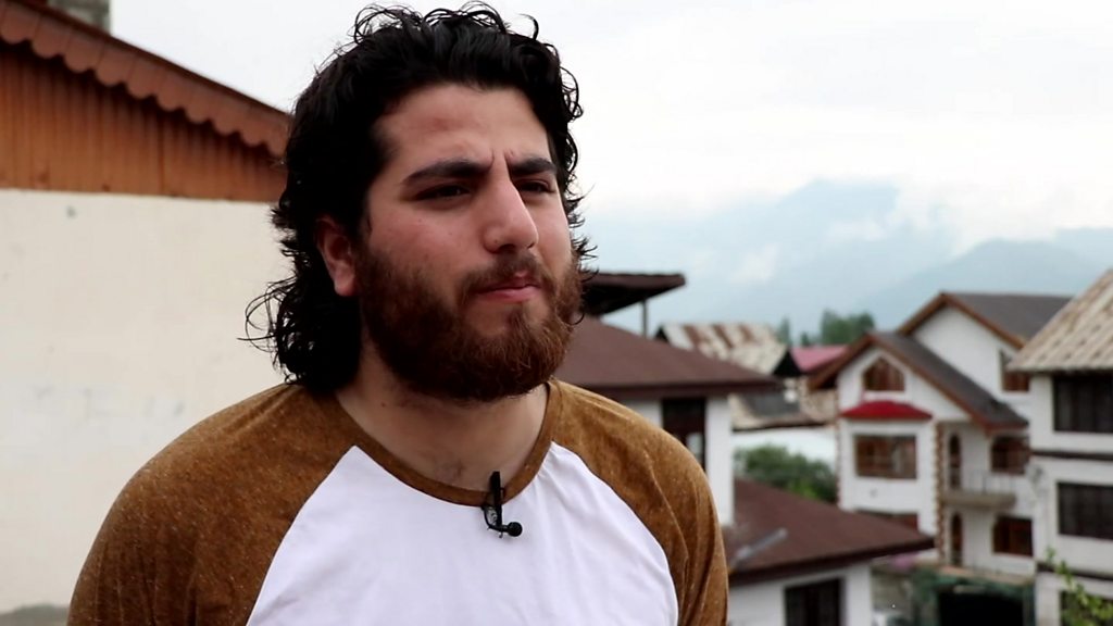 Kashmir dispute: Residents attend Friday prayers amid lockdown