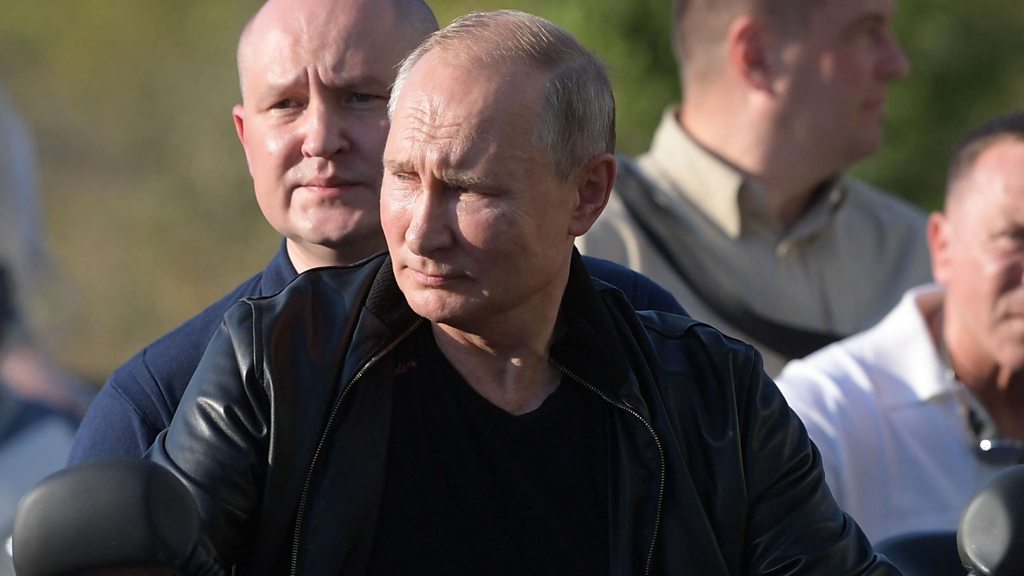 Vladimir Putin riles Ukraine with Crimea bikers' festival trip