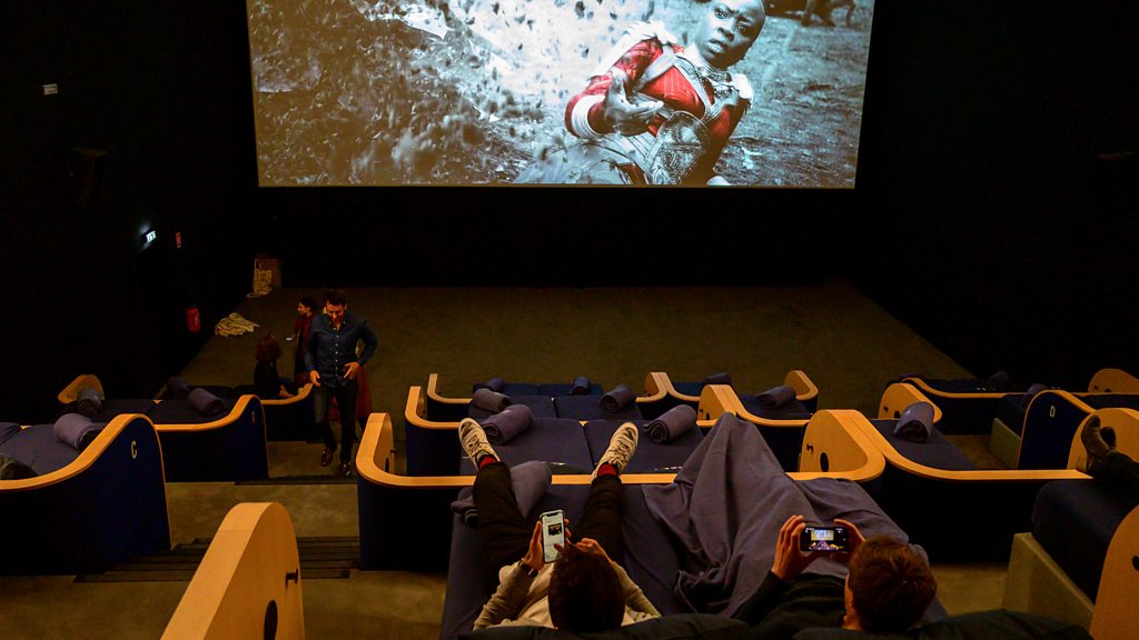 ما معنى Private Cinema Bbc News عربي