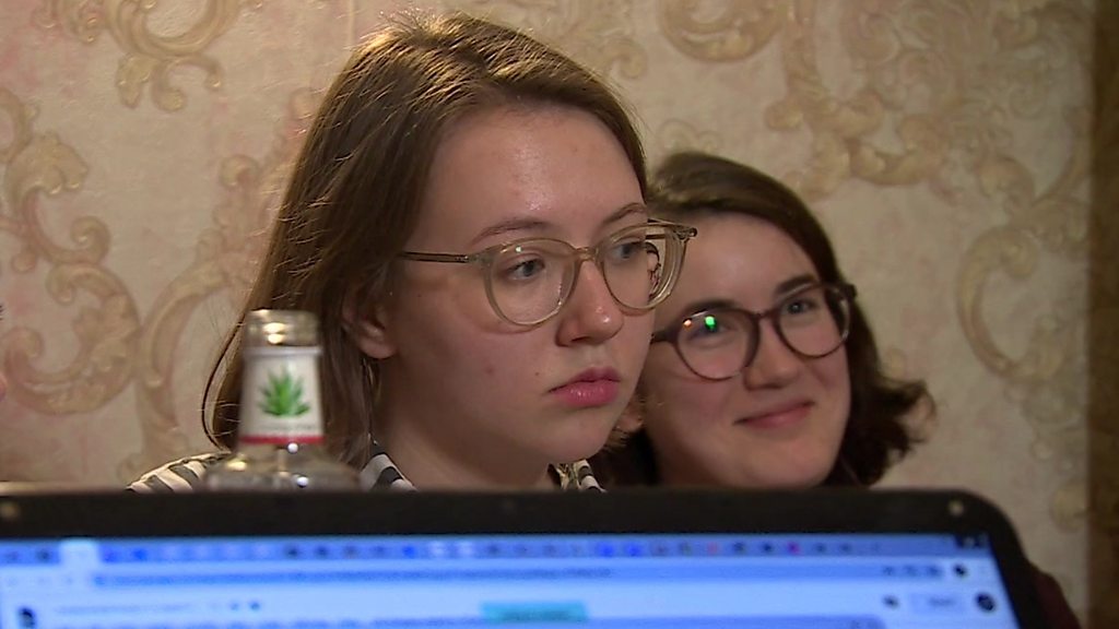 Moscow protests: Students challenging arrest in Putin's Russia