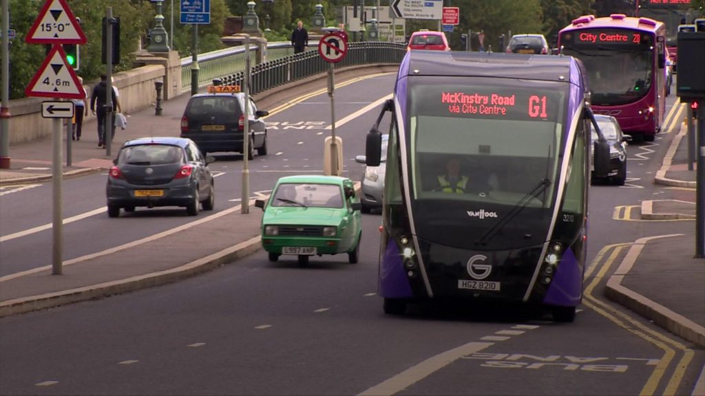 Belfast Glider buses 'boosts passenger numbers by 30' BBC News