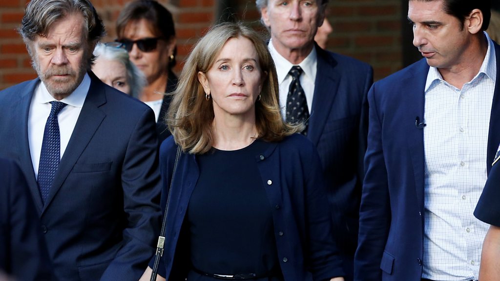 Felicity Huffman handed over to the prison time, about the college admissions scandal