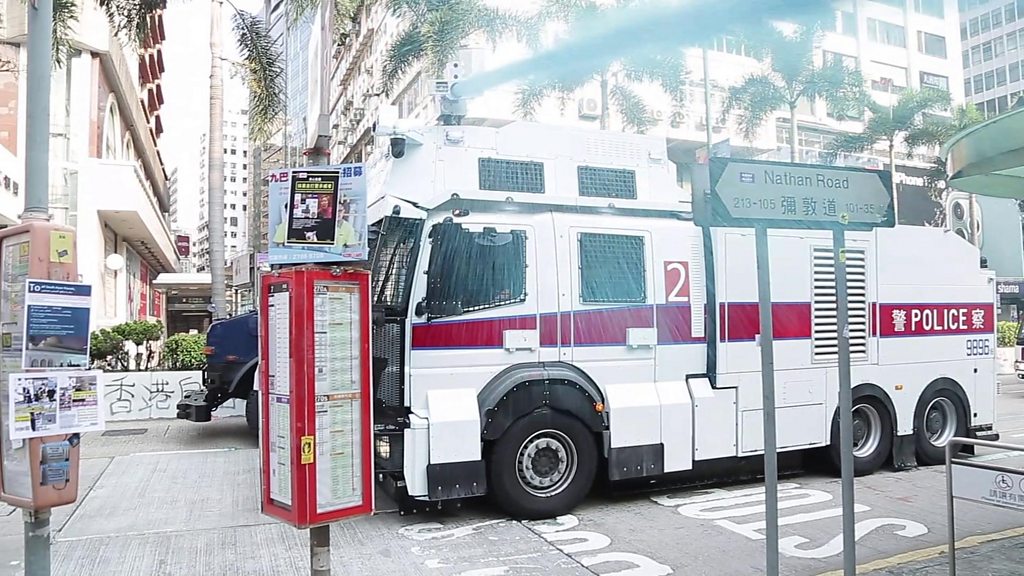 Hong Kong: petrol bombs thrown at police during the last protest