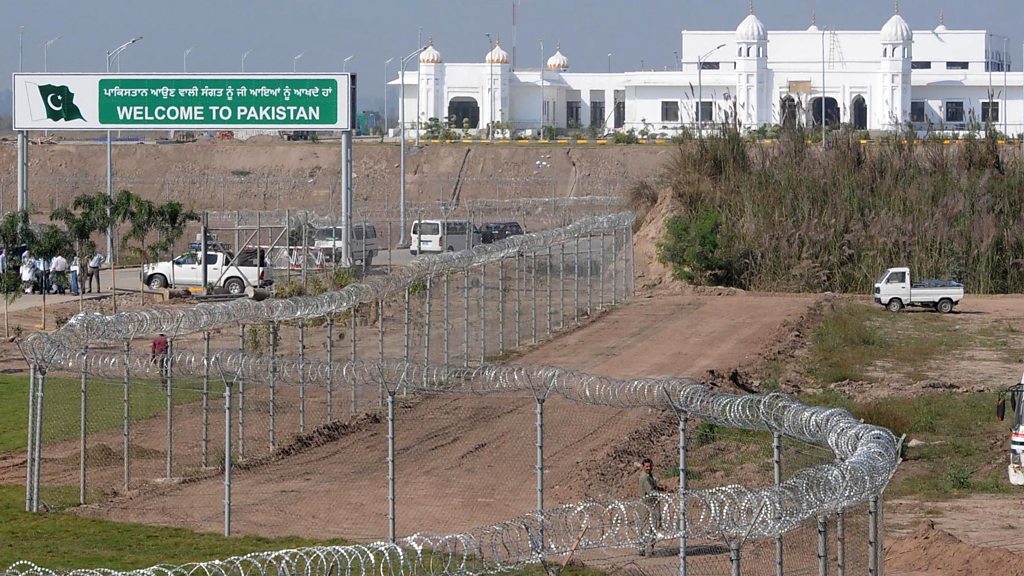 Kartarpur corridor: India pilgrims in historic visit to Pakistan temple thumbnail