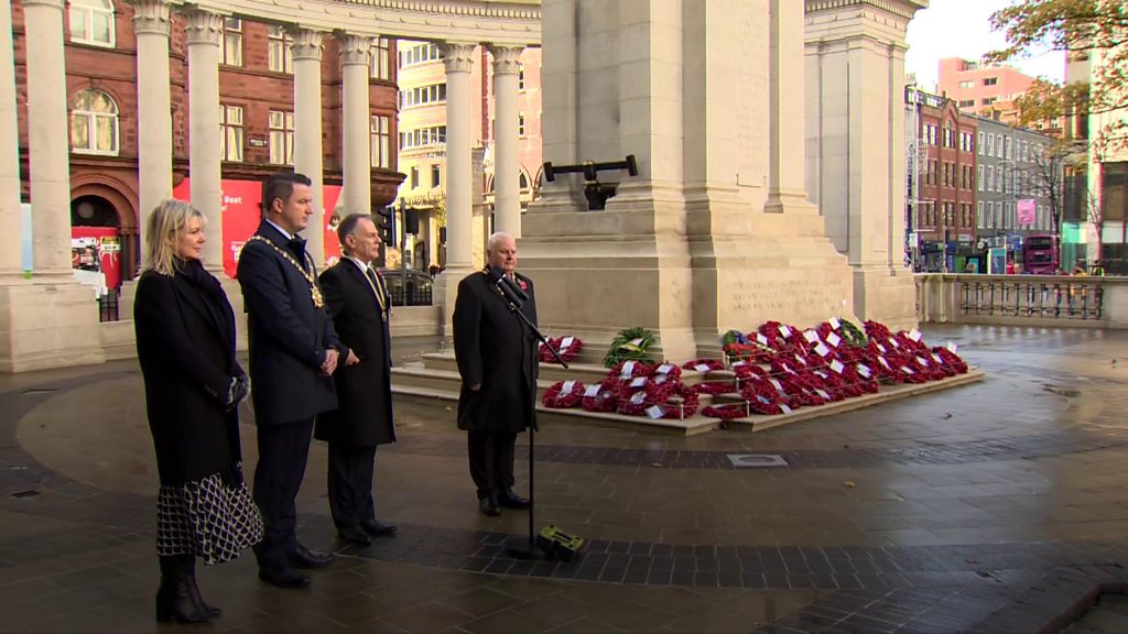 Armistice Day: Two minutes' silence at Belfast Cenotaph - BBC News