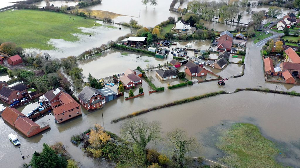 England flooding: Fishlake residents 'could be homeless for weeks'
