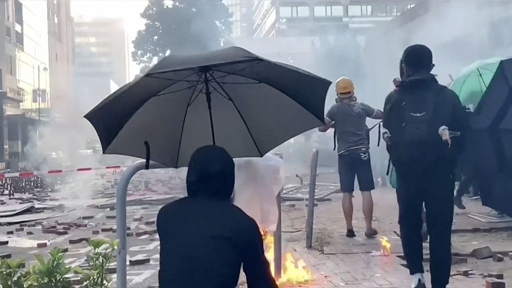 Hong Kong protests: Police surround campus after night of violence