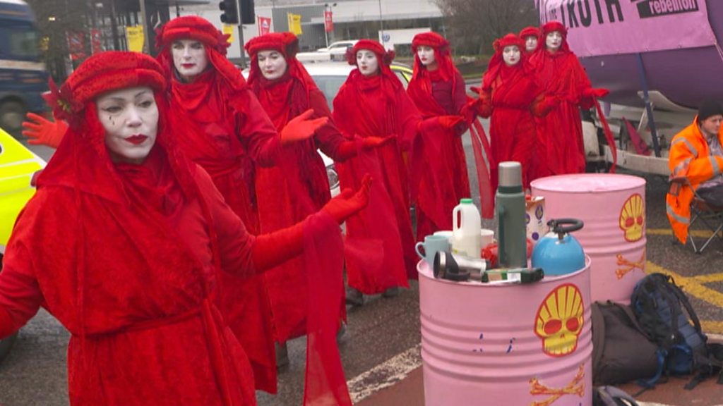 Climate change: Extinction Rebellion end blockade at Shell's Aberdeen HQ - BBC News