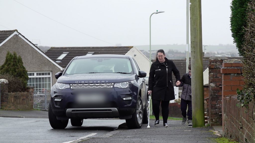 Cardiff drivers face £70 fine in pavement no-parking zone - BBC News