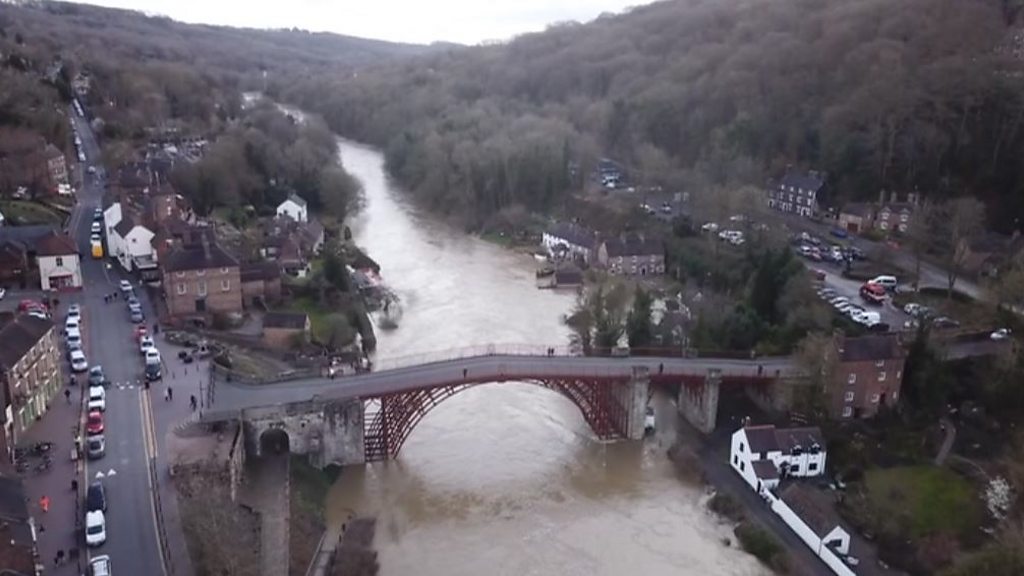 Residents in Bewdley evacuated as the flood protection violation