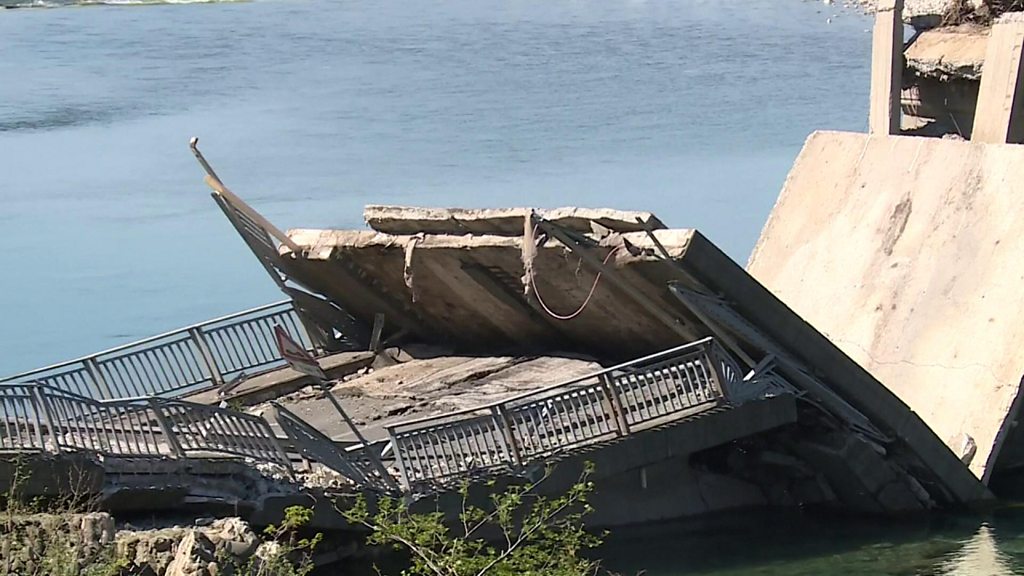 Drivers survive bridge collapse in Italy