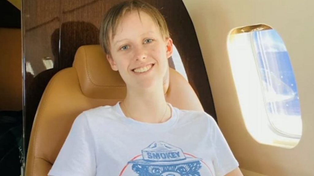 Cancer patient Laura Nuttall given private jet to fly to Germany - BBC News