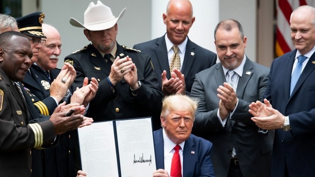 US-police reform: Trump signs executive order to the best practice