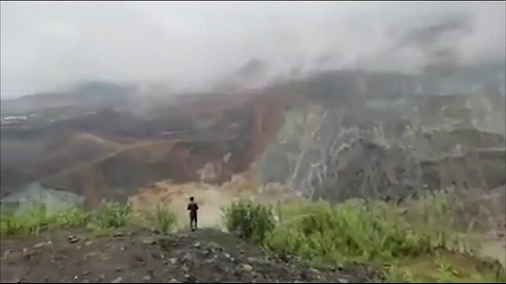 ヒスイ鉱山の地すべり、土砂が流れ込む瞬間　ミャンマー