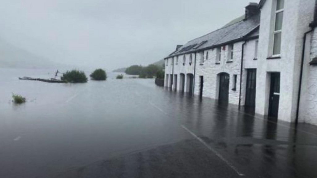 Wales flooding: Historic hotel suffers after heavy rain - BBC News