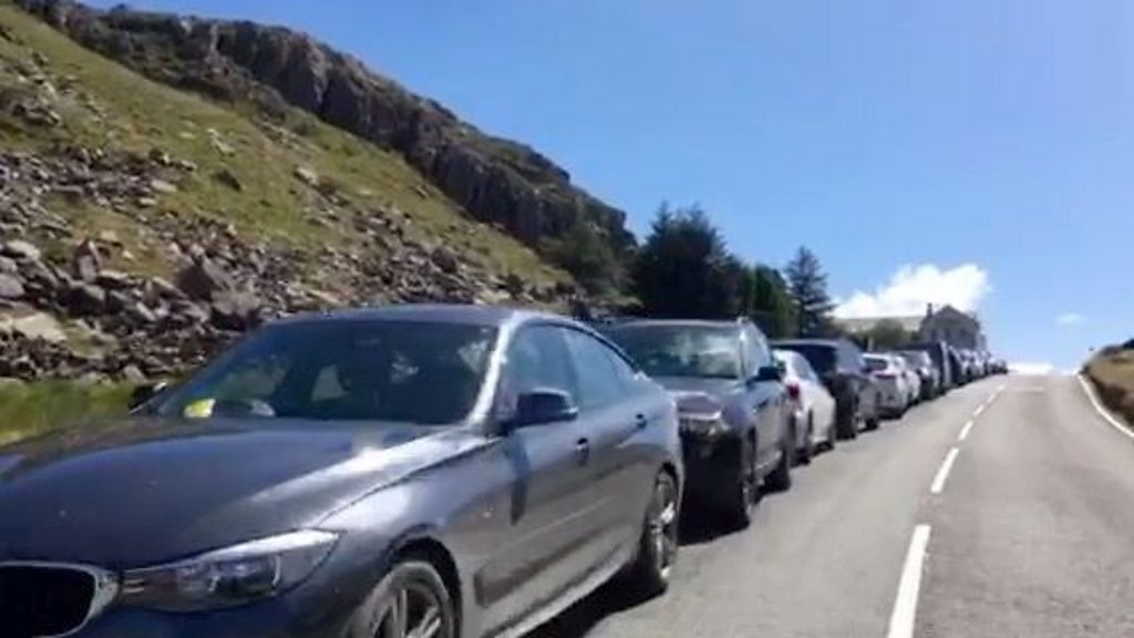 Snowdon: Pre-booked parking introduced at Pen-y-Pass - BBC News