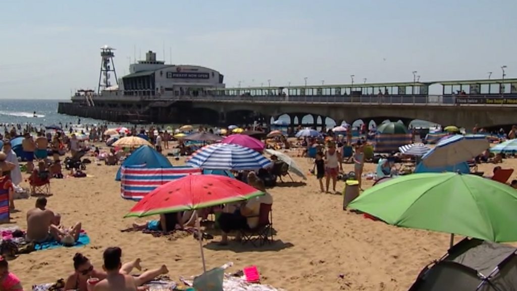 Police patrol beaches as crowds descend