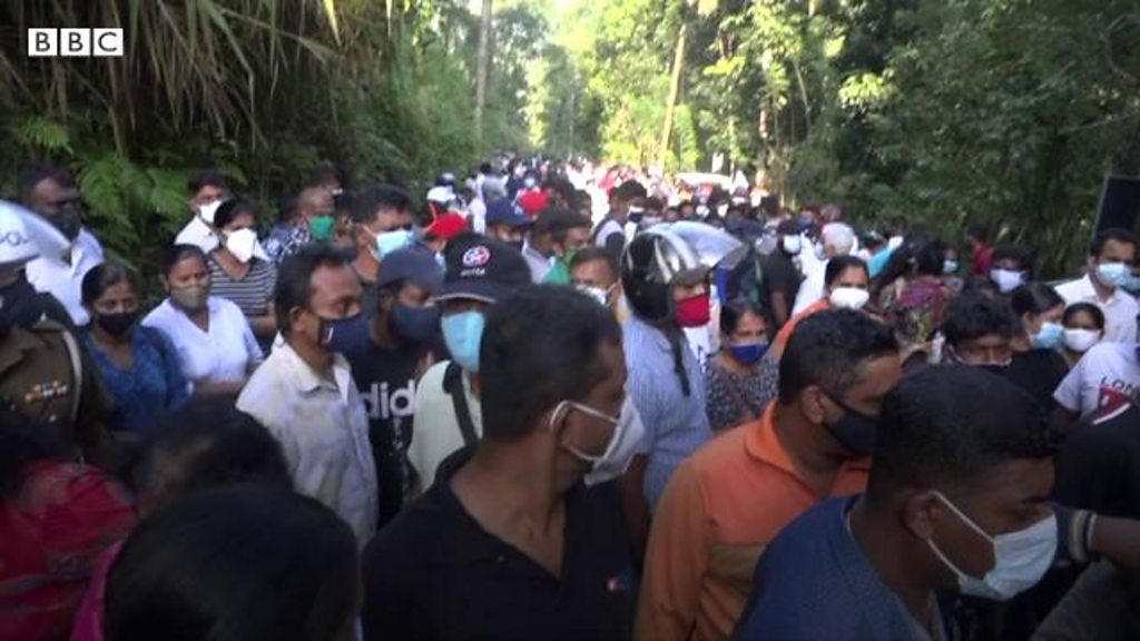 කොරෝනා වෛරසය 'ප්‍රතිශක්ති ජීව පානය' බෙදා දීමේ "දන්සලට" පැමිණි පිරිසෙන්