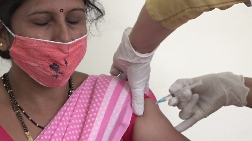 क्या गर्भवती महिलाएं कोविड-19 वैक्सीन ले सकती हैं? - BBC News हिंदी