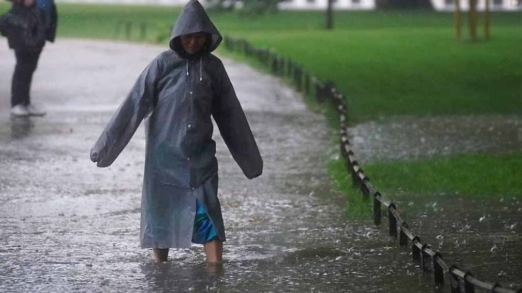 ロンドンで1カ月分の雨が1日で 各地で浸水 19世紀の上下水道対応できず cニュース