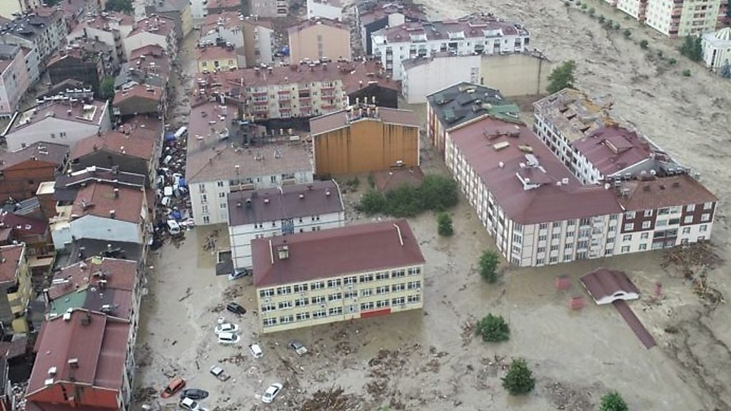 トルコ北部で洪水が多発 死者も cニュース