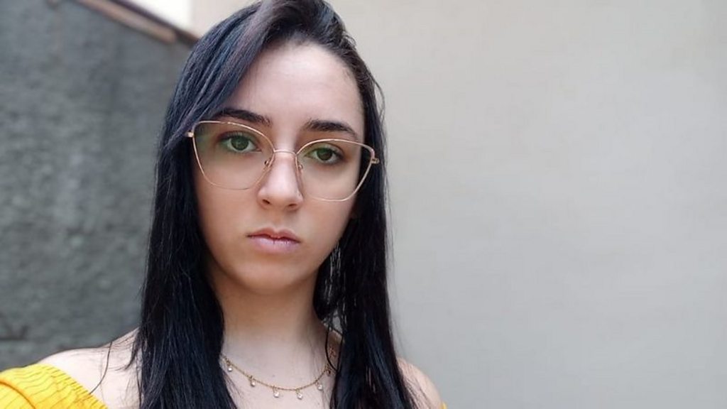 Menina de dez anos gasta R$ 15,4 mil em jogo online sem a mãe saber